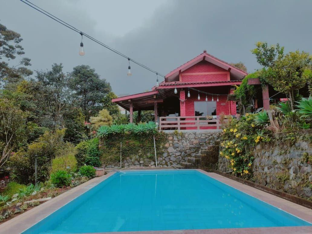 Villa Bata Merah By Spazie Paragajen Luaran gambar